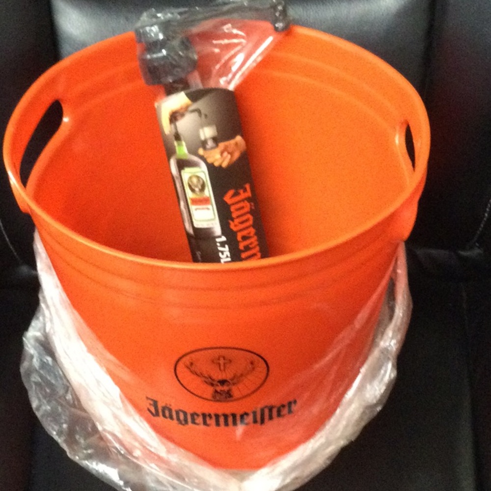 New Jagermeister Ice Bucket And Hand Pump Set